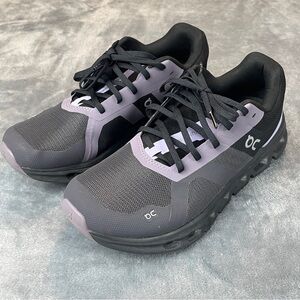 On Cloud Cloudrunner Women's 9.5 black and lavender amazing condition